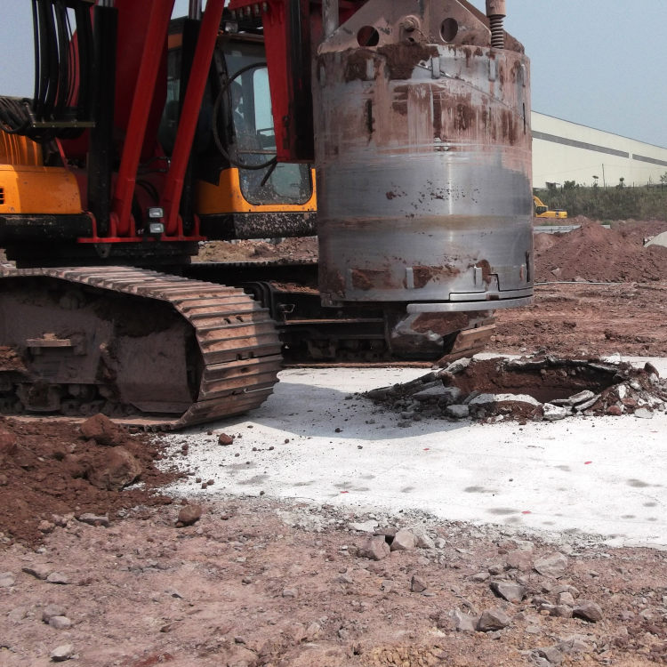 撈砂斗鉆進硬化作業面（重慶）